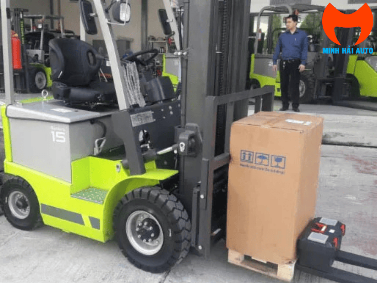Hệ thống khung nâng thép và xi lanh thủy lực xe nâng dầu Zoomlion FD35H