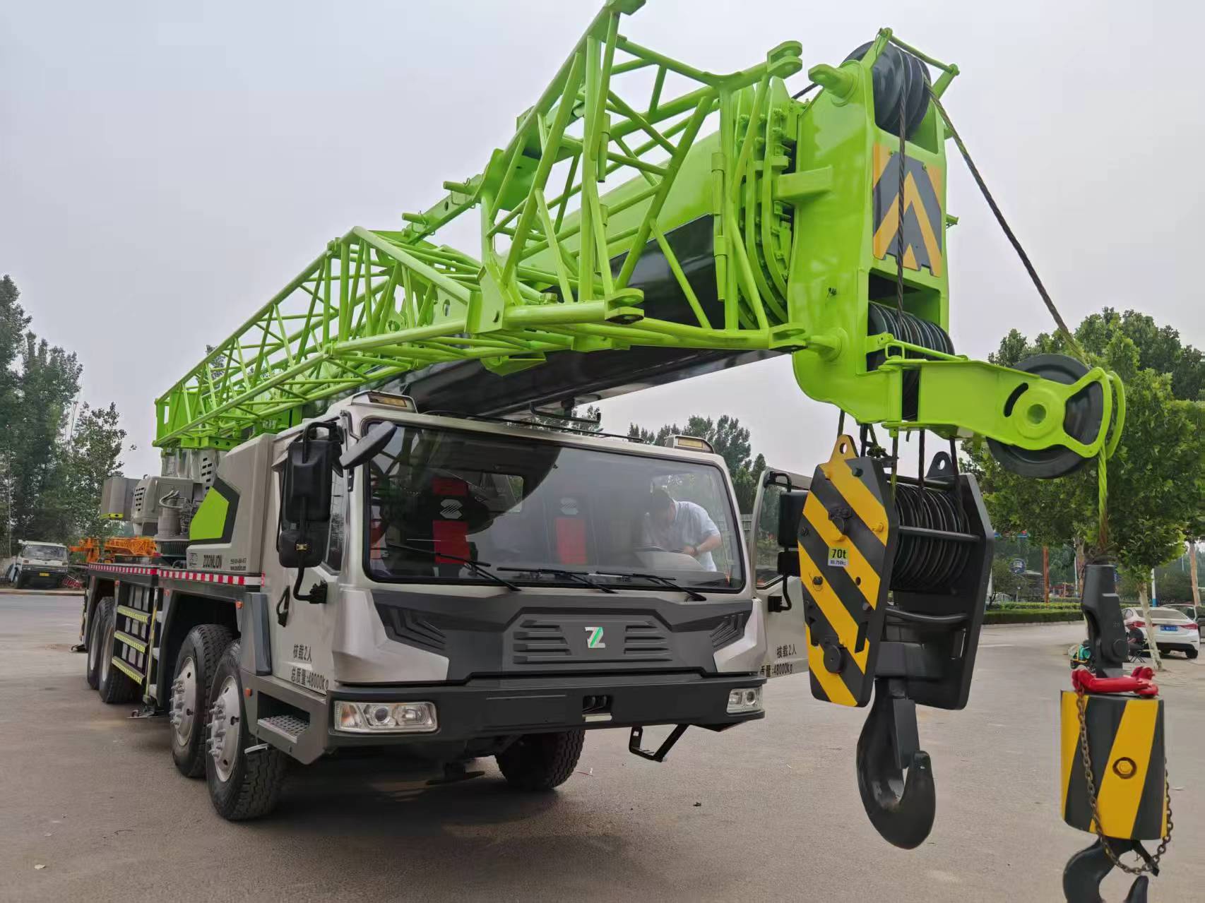 Xe cẩu bánh lốp Zoomlion 70 tấn