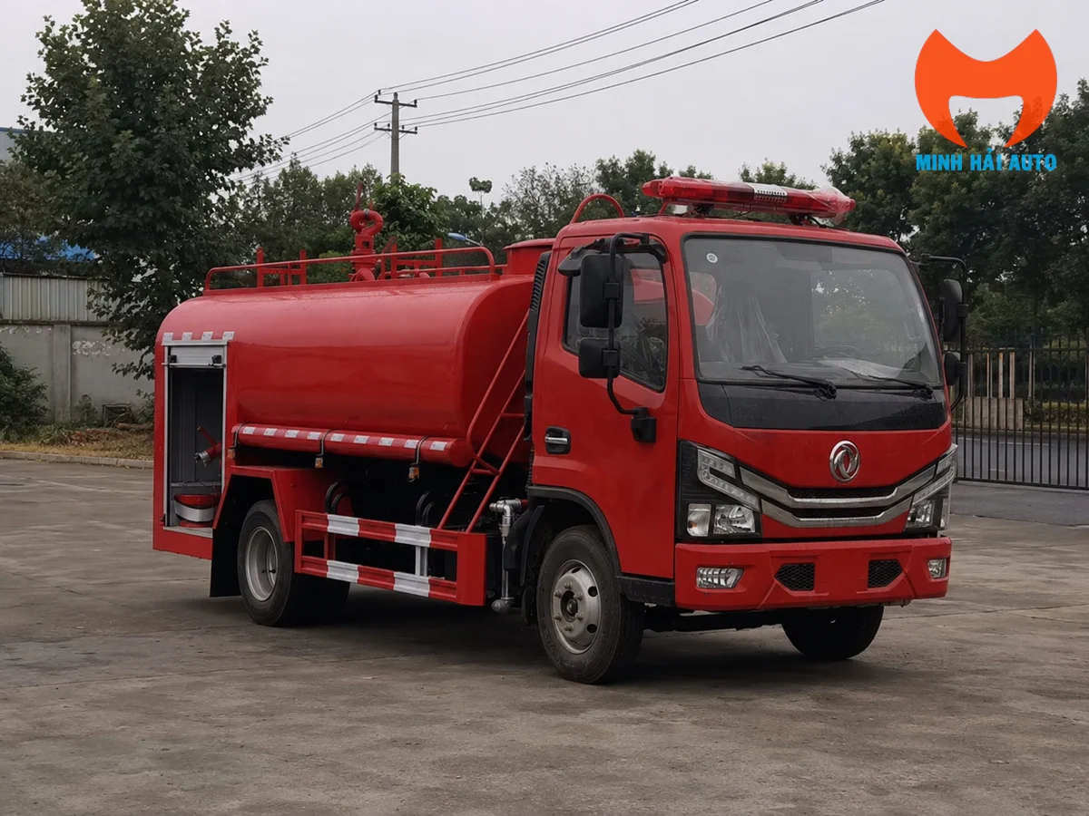 Xe bồn nước Dongfeng một cầu cabin đơn