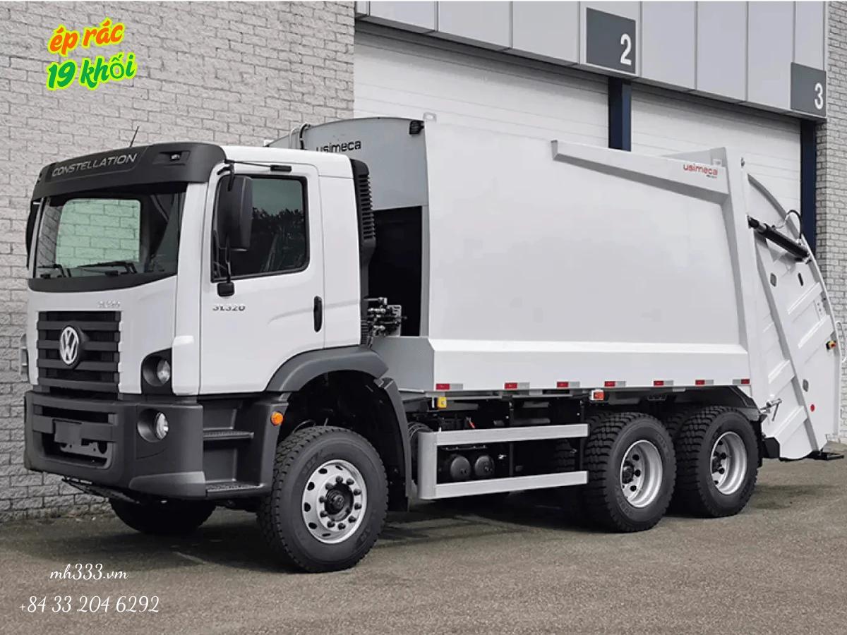 Xe ép rác Alpha 19 nhìn góc ba phần tư phía trước, cabin Volkswagen Constellation 31.320 và thùng ép Usimeca