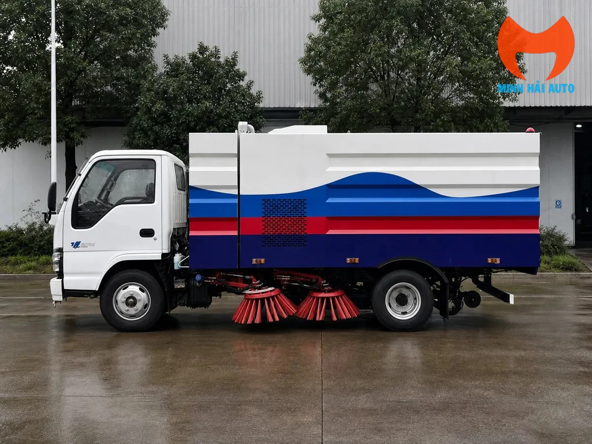 Xe hút bụi quét đường Isuzu khu công nghiệp