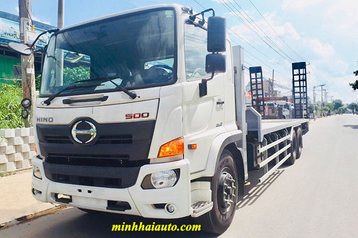 Xe nâng đầu Hino chở máy công trình