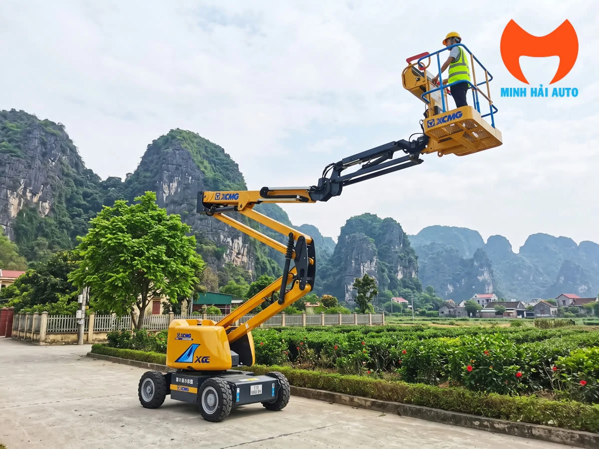Giỏ làm việc xe nâng người 16m tiếp cận vị trí cách thân xe