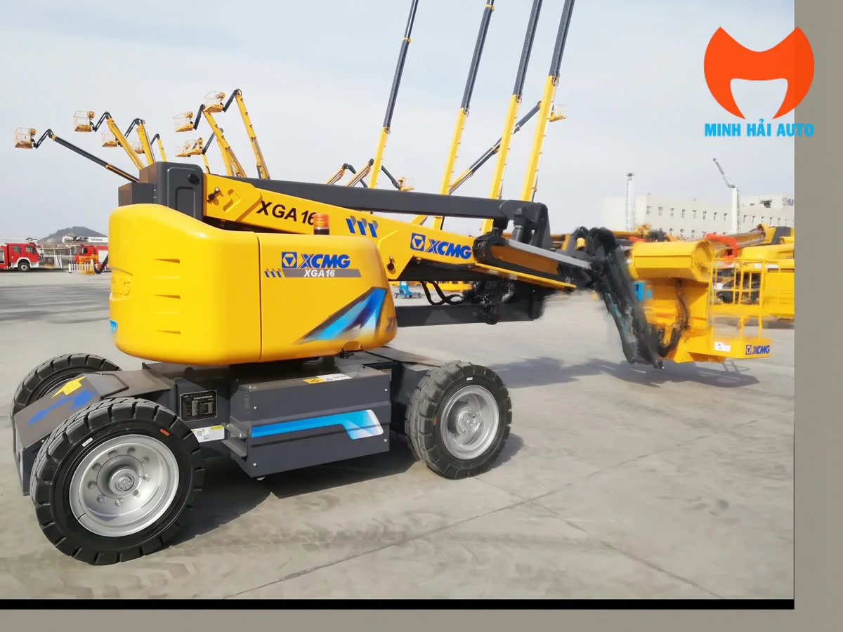 Xe nâng người Z-boom 16m làm việc trên cao ngoài trời