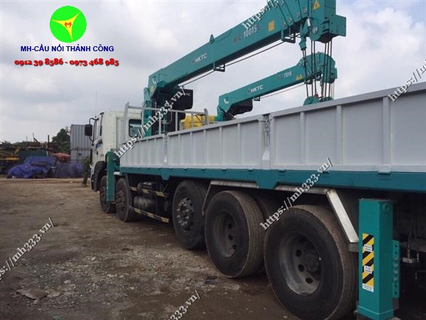 Xe tải cẩu Hyundai Everdigm 10 tấn trên nền Hyundai HD360 góc sau