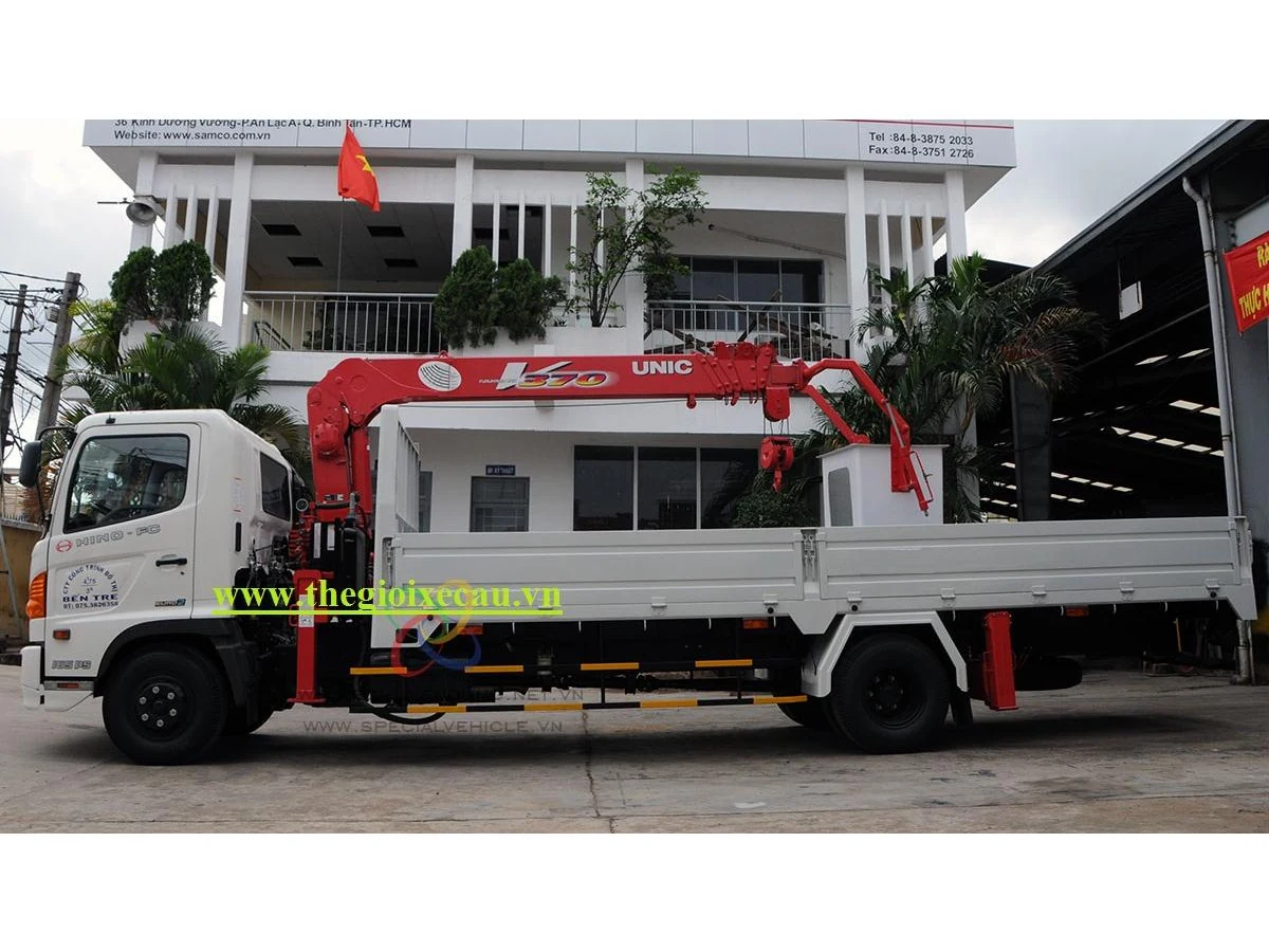 Xe tải cẩu Unic gắn giỏ nâng người