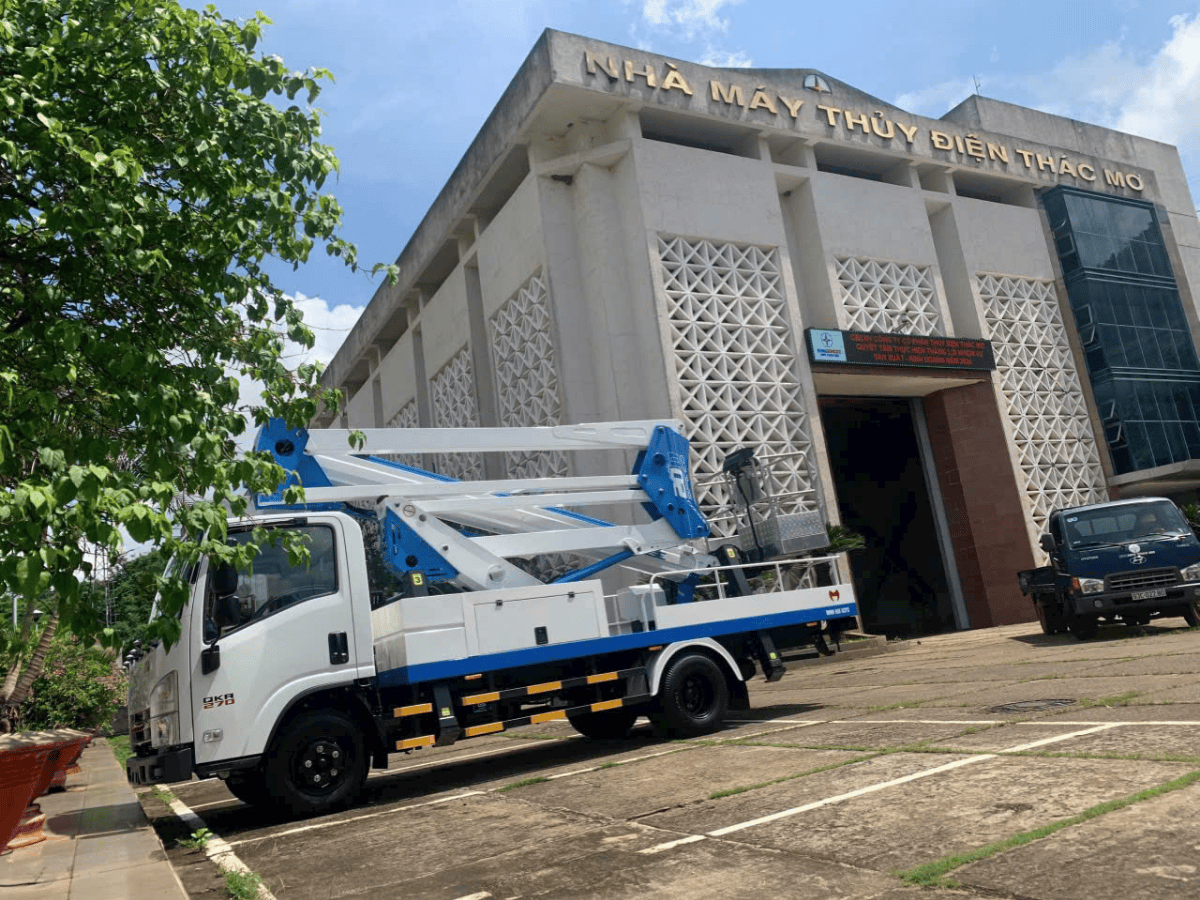 xe-nang-nguoi-du-an-thuy-dien-2025