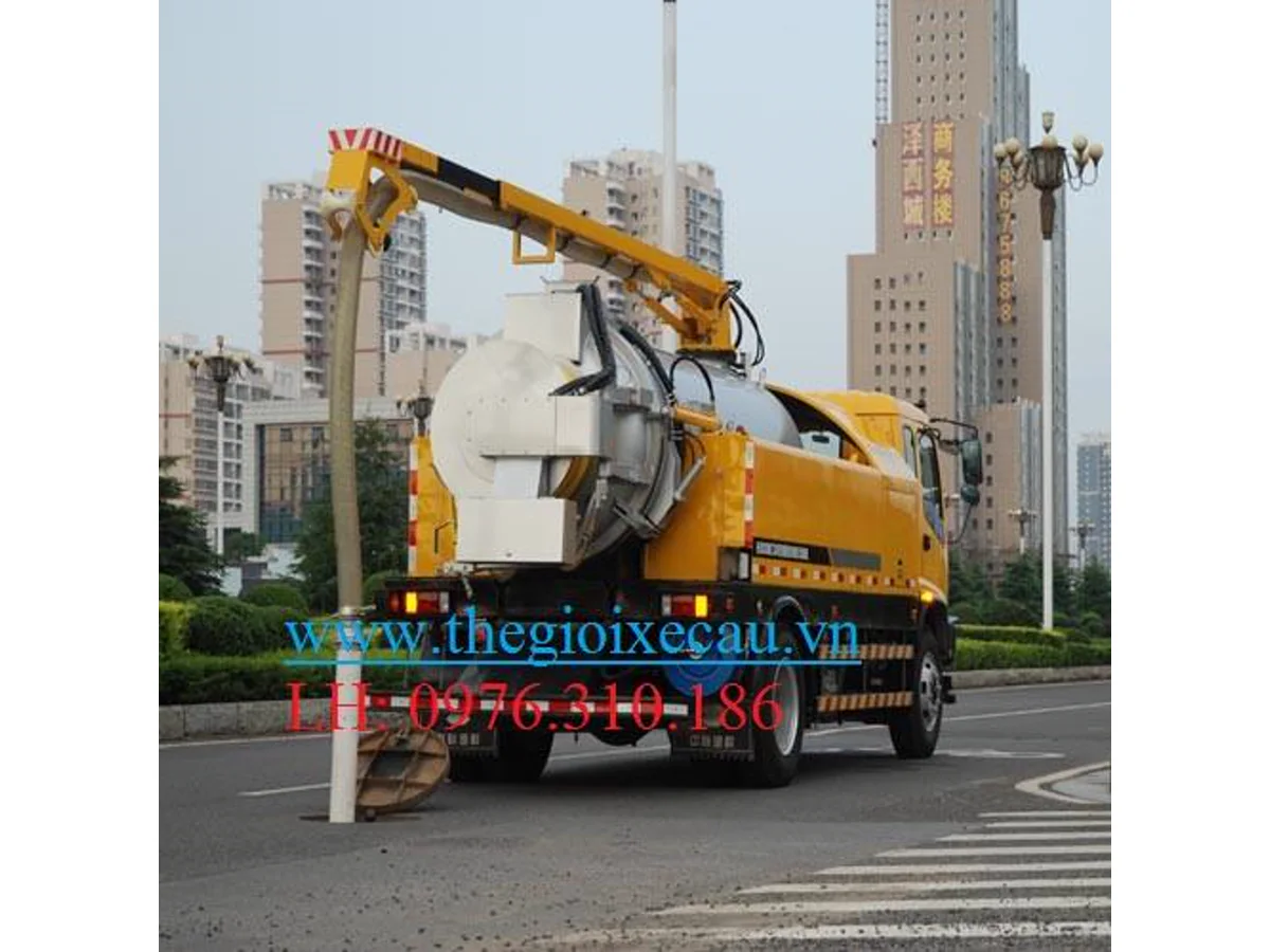 Xe thông hút cống Zoomlion với cần hút phía sau và bồn chứa