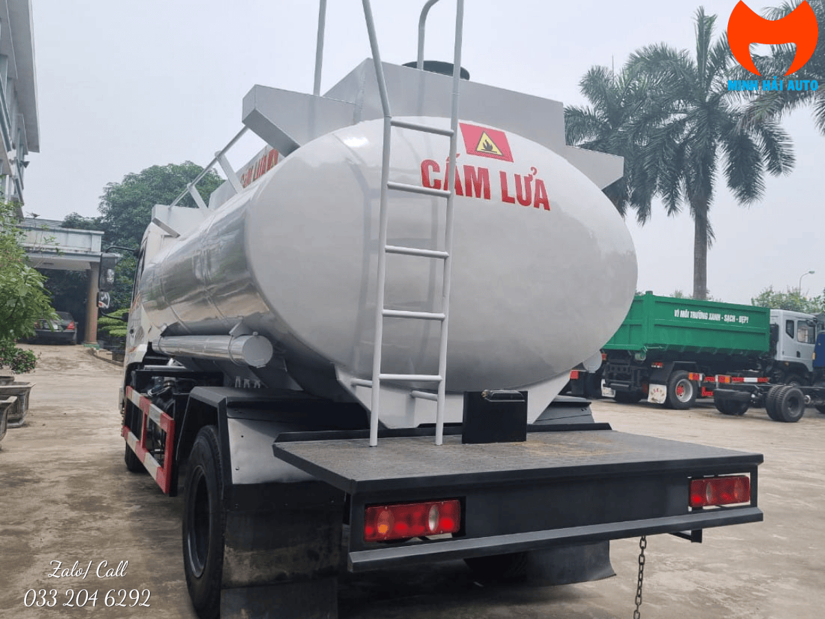 Xi téc trên xe Dongfeng khoảng 11 khối nhìn từ phía sau