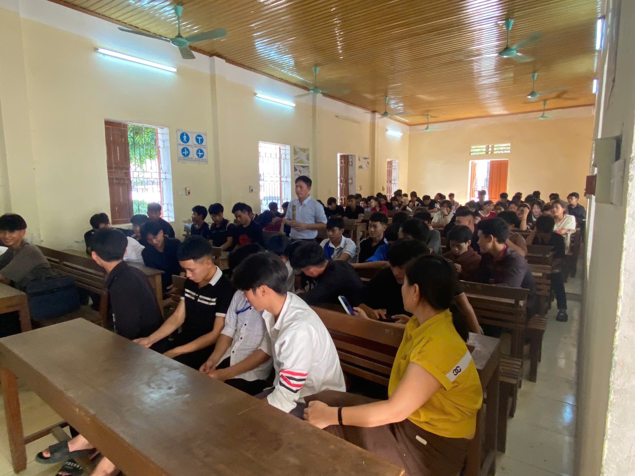 TOHOKU SÔNG ĐÀ TƯ VẤN HƯỚNG NGHIỆP TẠI TRUNG TÂM GDNN - GDTX HUYỆN KỲ SƠN