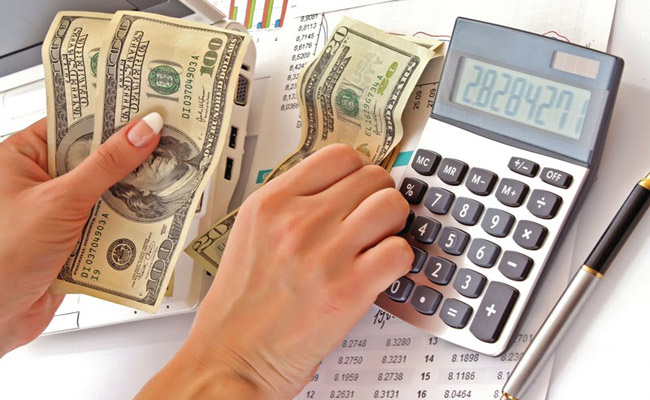 CON ĐI DU HỌC, BỐ MẸ NÊN QUẢN LÝ TIỀN HAY ĐỂ CON TỰ QUYẾT?