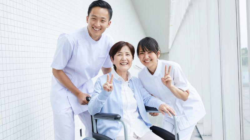 VÌ SAO NGÀNH ĐIỀU DƯỠNG – CHĂM SÓC NGƯỜI CAO TUỔI ĐƯỢC NHIỀU NGƯỜI CHỌN KHI ĐI NHẬT?
