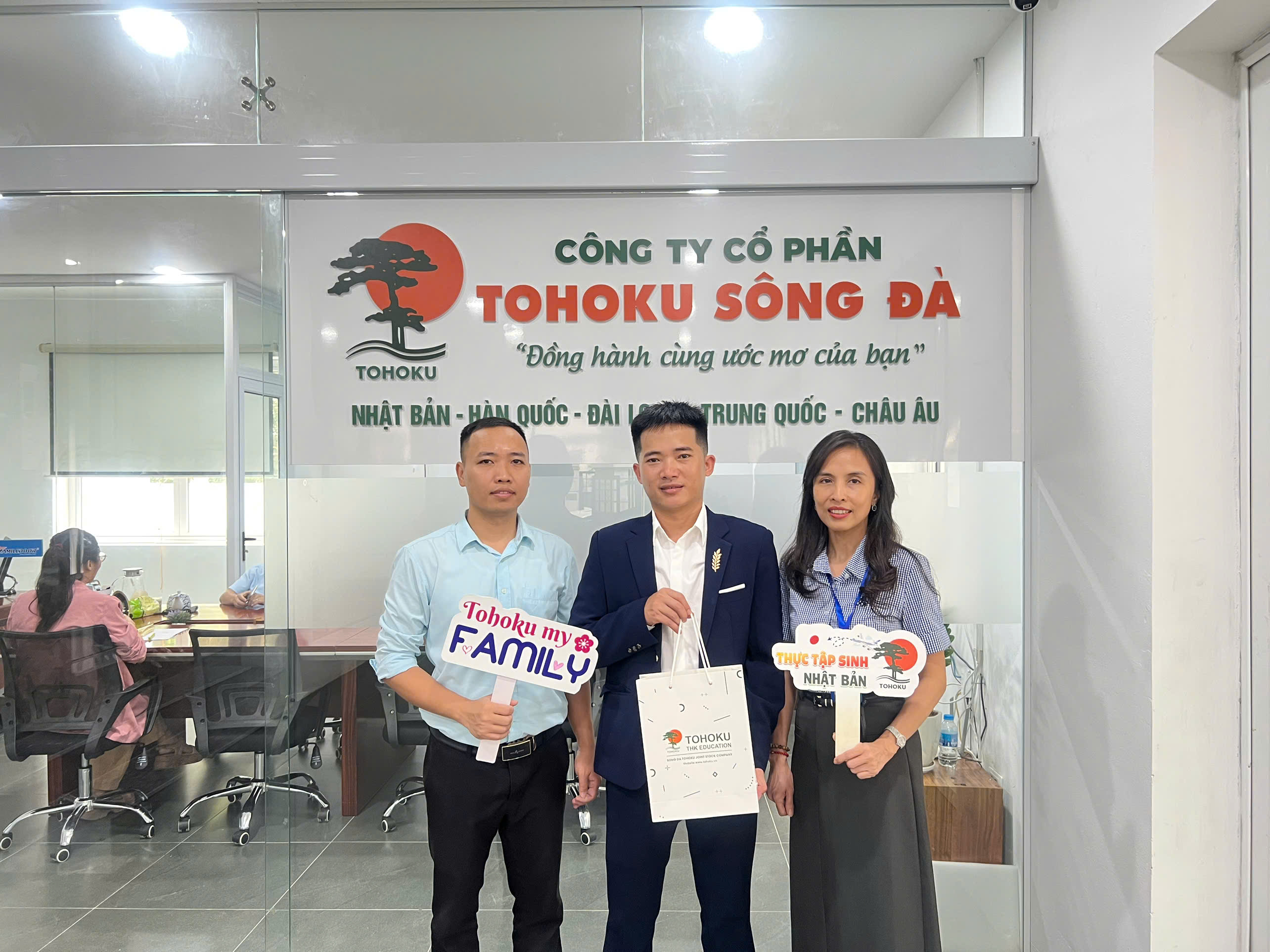 [ 25.09.2025] Tohoku Sông Đà - Trao Quà, Gửi Gắm Niềm Tin Trước Ngày Xuất Cảnh