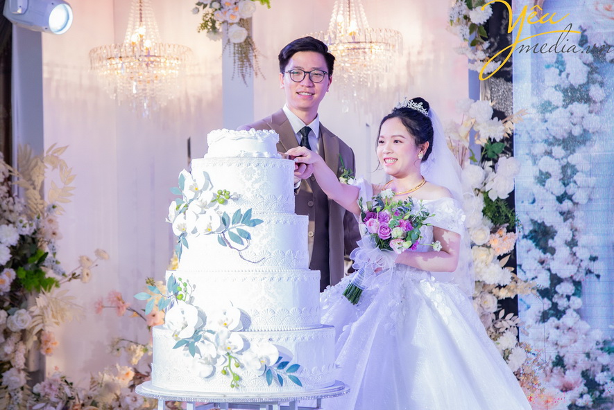 Bộ ảnh ngày cưới chú rể Quốc Trung và cô dâu Vân Anh