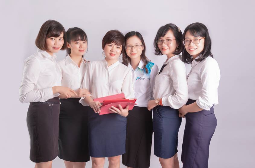 Chụp ảnh đội nhóm công ty đẹp và sang trọng: team sales Bảo Hiểm tại Hà Nội