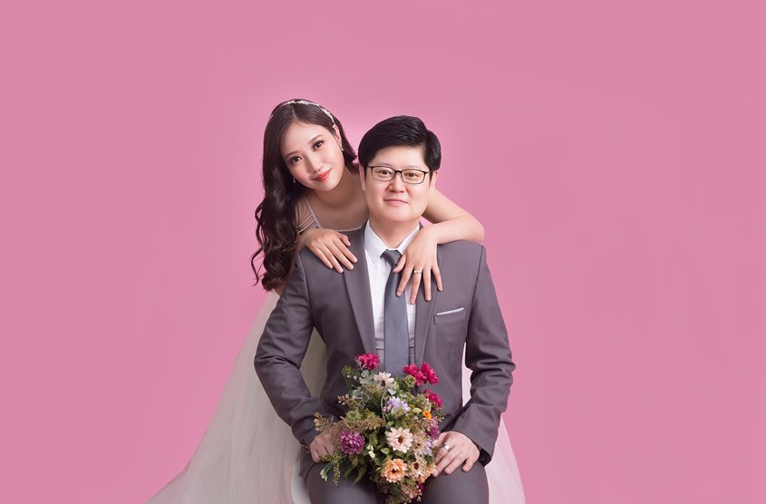 Chụp ảnh cưới studio cho cặp đôi Hàn Quốc - Việt Nam dễ thương