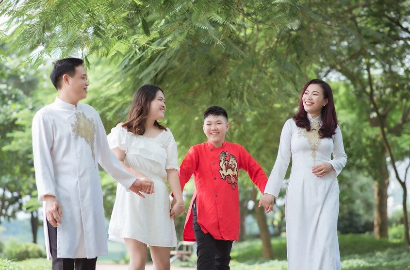 Chụp ảnh gia đình ngoại cảnh, dã ngoại tại Hà Nội đẹp nhất: nhà em Thảo
