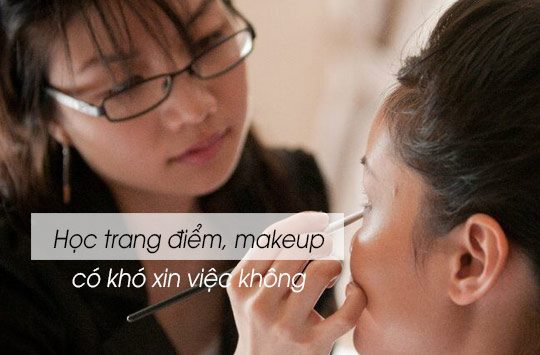 Học trang điểm, makeup có khó xin việc không?