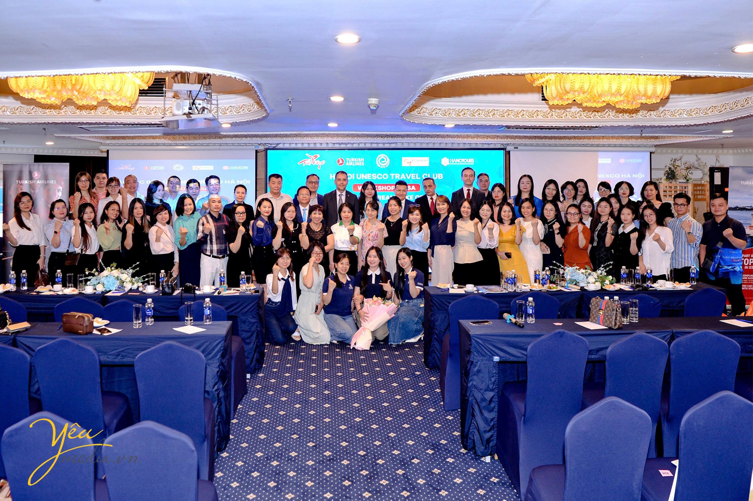 Chụp ảnh tại sự kiện Lễ ra mắt Liên Minh Phát Triển Sản Phẩm Trao Đổi Khách Du Lịch Việt Nam - Thổ Nhĩ Kỳ