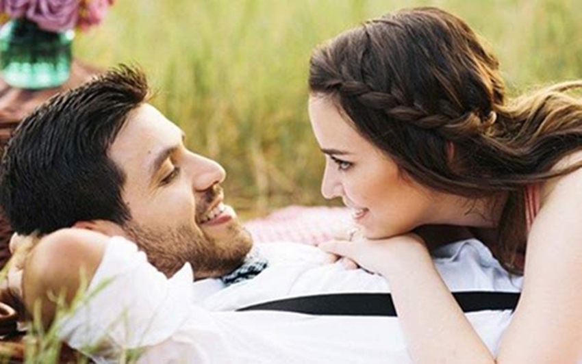 10 biểu hiện của anh chàng yêu bạn hết lòng