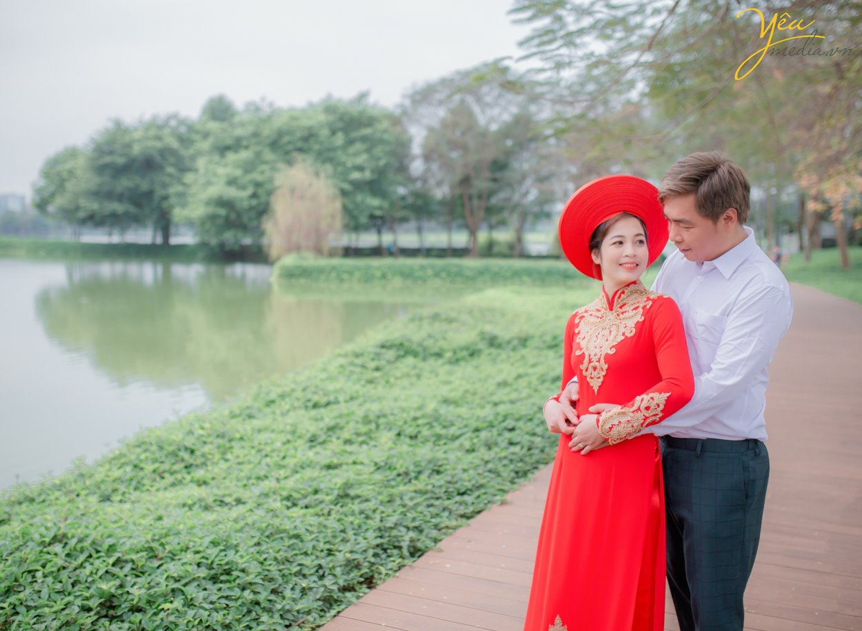 Yêu Media hân hạnh phục vụ khách hàng: cặp đôi chú rể Chen (người Đài Loan) và cô dâu Loan (người Việt Nam) trong việc chụp hình bộ ảnh cưới ý nghĩa của cuộc đời mình. 