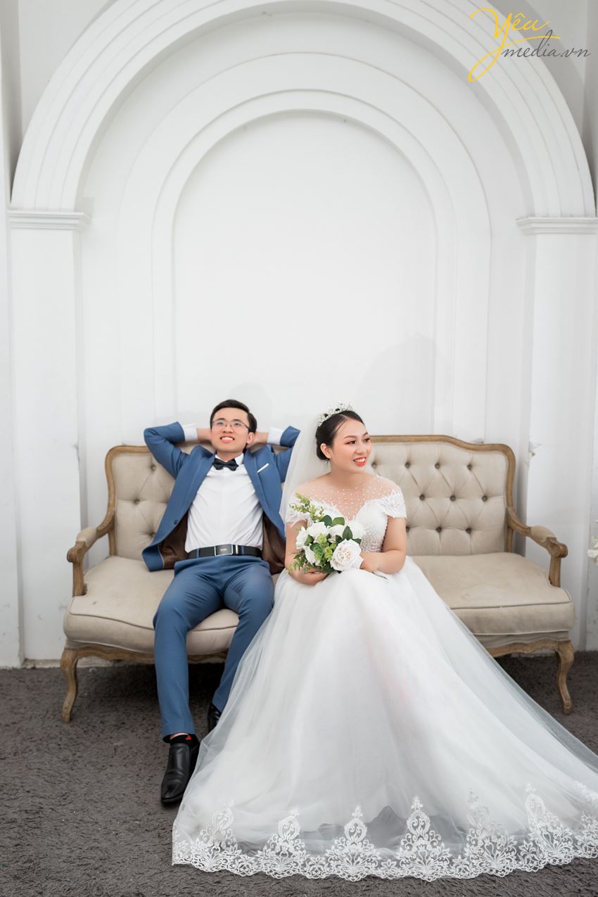 Chụp ảnh cưới trong đại học Dược Hà Nội và phim trường studio