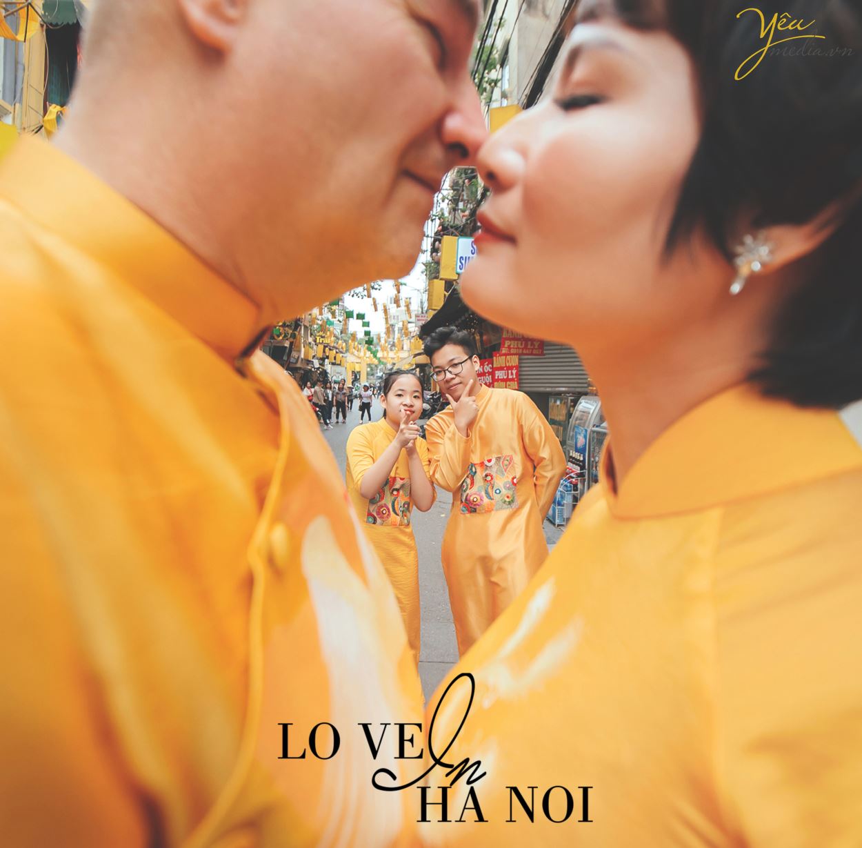 Ngoài địa điểm vườn nhãn Vĩnh Tuy, Yêu media còn tư vấn cho cặp đôi chú rể Alan (người nước ngoài) và cô dâu Phượng (người Việt) chụp hình tại khách sạn Metropole và phố cổ Tạ Hiền - Lương Ngọc Quyến - để ghi dấu ấn Hà Nội trong bộ ảnh cưới ý nghĩa của mình. 