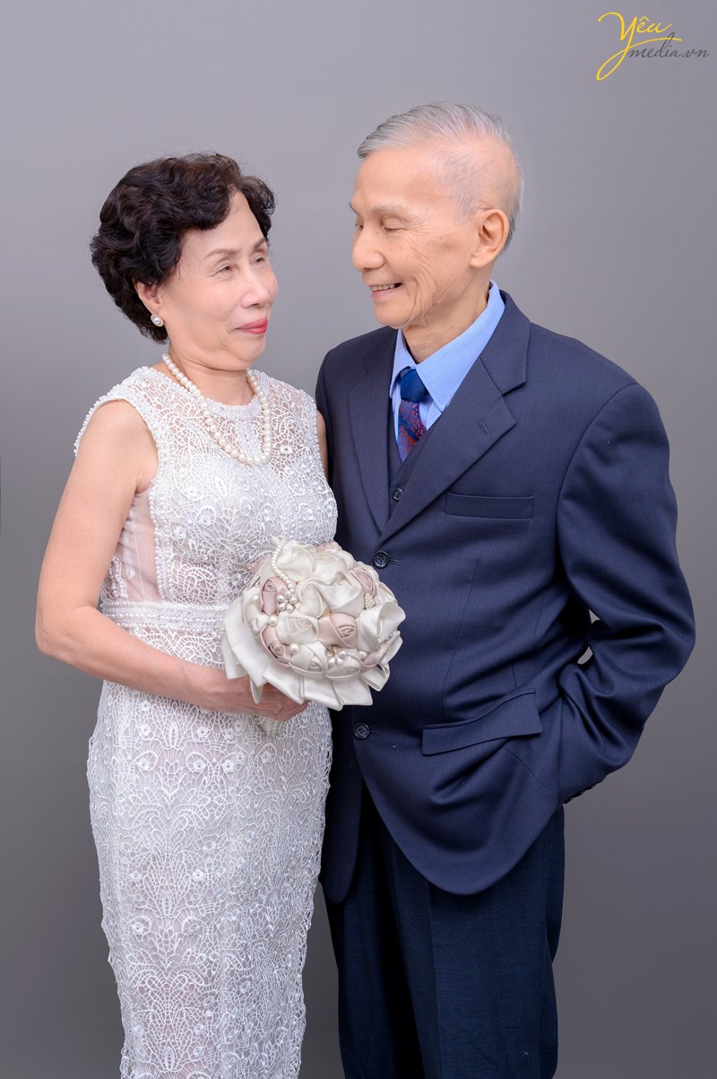 Kỷ niệm 50 năm cưới là một mốc quan trọng trong cuộc đời đôi vợ chồng. Hãy để bộ ảnh kỷ niệm 50 năm cưới của chúng tôi giúp bạn lưu giữ những khoảnh khắc đáng nhớ trong hành trình đời còn lại của bạn. Chúng tôi cam kết mang lại cho bạn những trải nghiệm thật tuyệt vời và đáng nhớ.