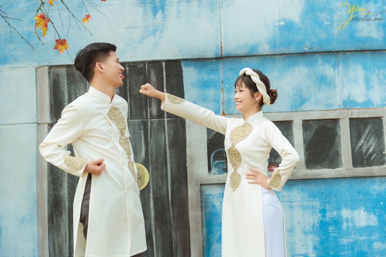 Album hình cưới chụp tại thảo nguyên hoa Long Biên thơ mộng Hà Nội