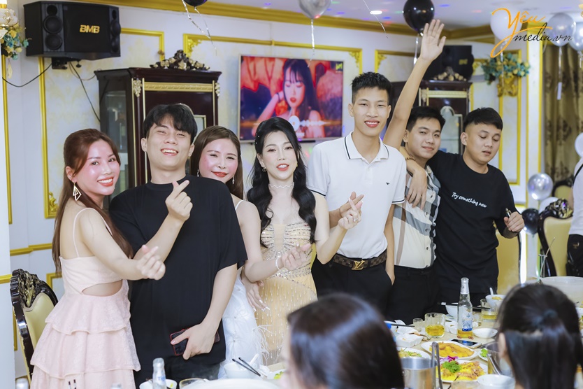 Ảnh chụp ngày sinh nhật bạn Trinh