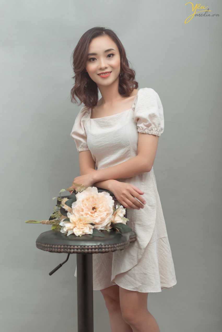 Chụp ảnh chân dung thời trang trong studio với phông nền đơn giản - sang trọng tại Hà Nội