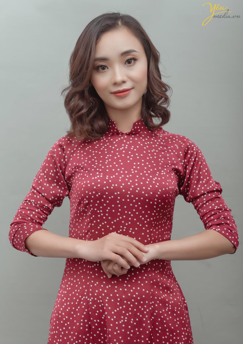 Chụp ảnh chân dung thời trang trong studio với phông nền đơn giản - sang trọng tại Hà Nội