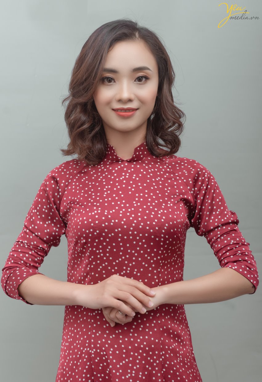 Chụp ảnh chân dung thời trang trong studio với phông nền đơn giản - sang trọng tại Hà Nội