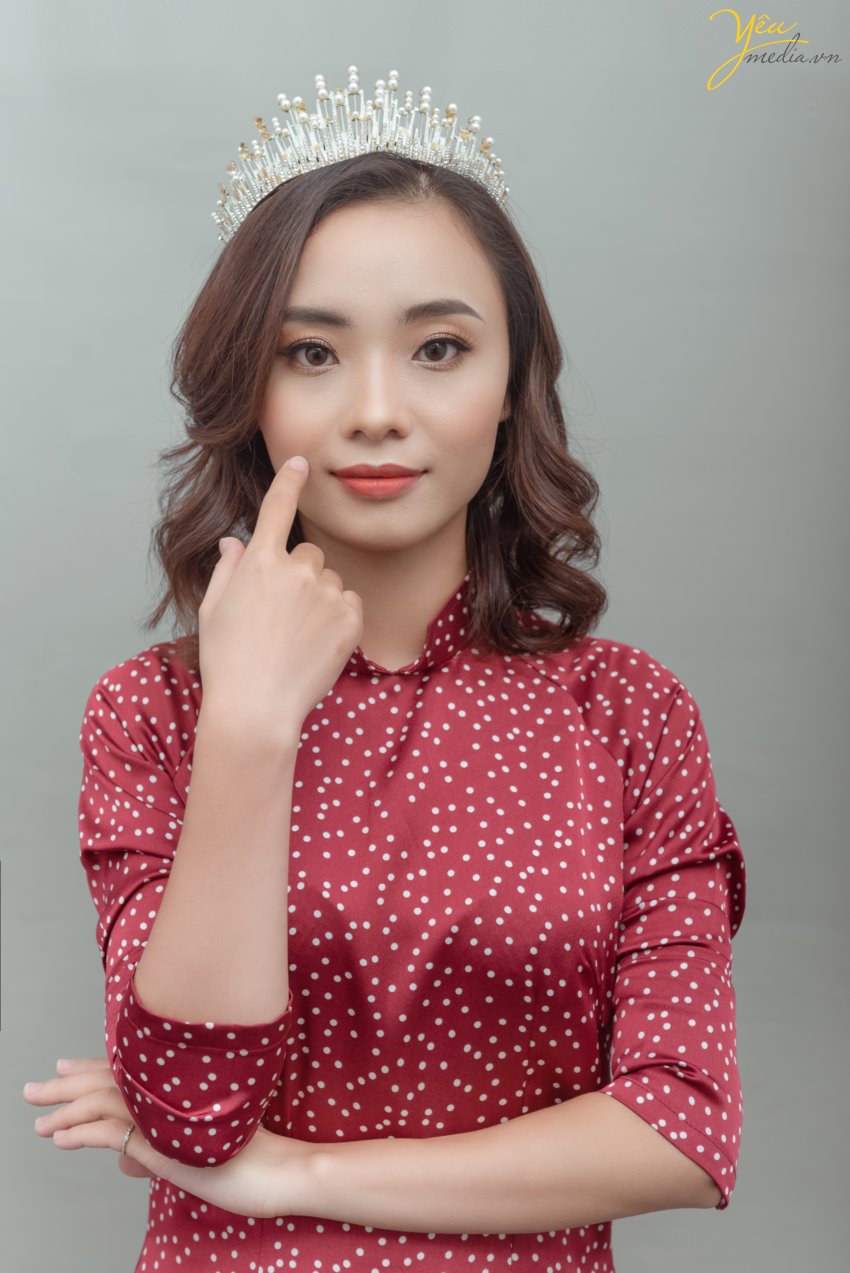 Chụp ảnh chân dung thời trang trong studio với phông nền đơn giản - sang trọng tại Hà Nội