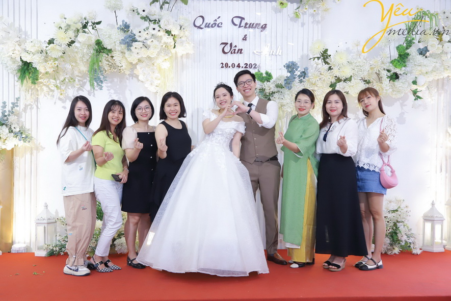 Bộ ảnh ngày cưới chú rể Quốc Trung và cô dâu Vân Anh