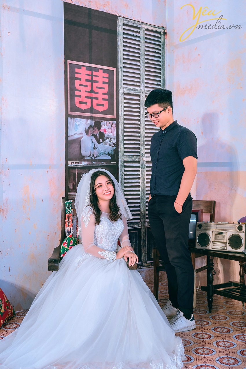 ảnh chụp cưới retro triển lãm tình son marry yêu media tài trợ