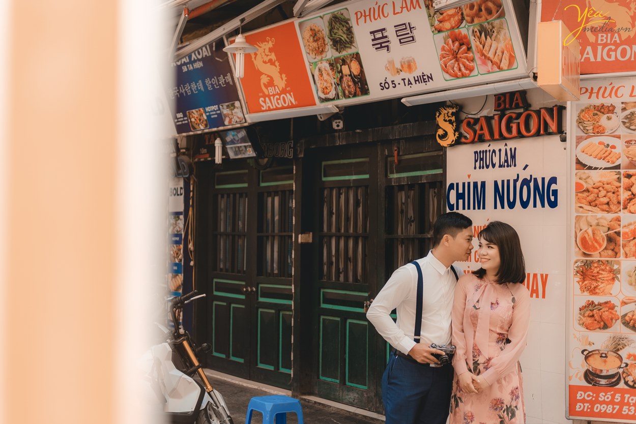 Ảnh cưới đẹp chụp ở phố phường Hà Nội và phim trường Santorini Park: đôi Nghĩa - Yến