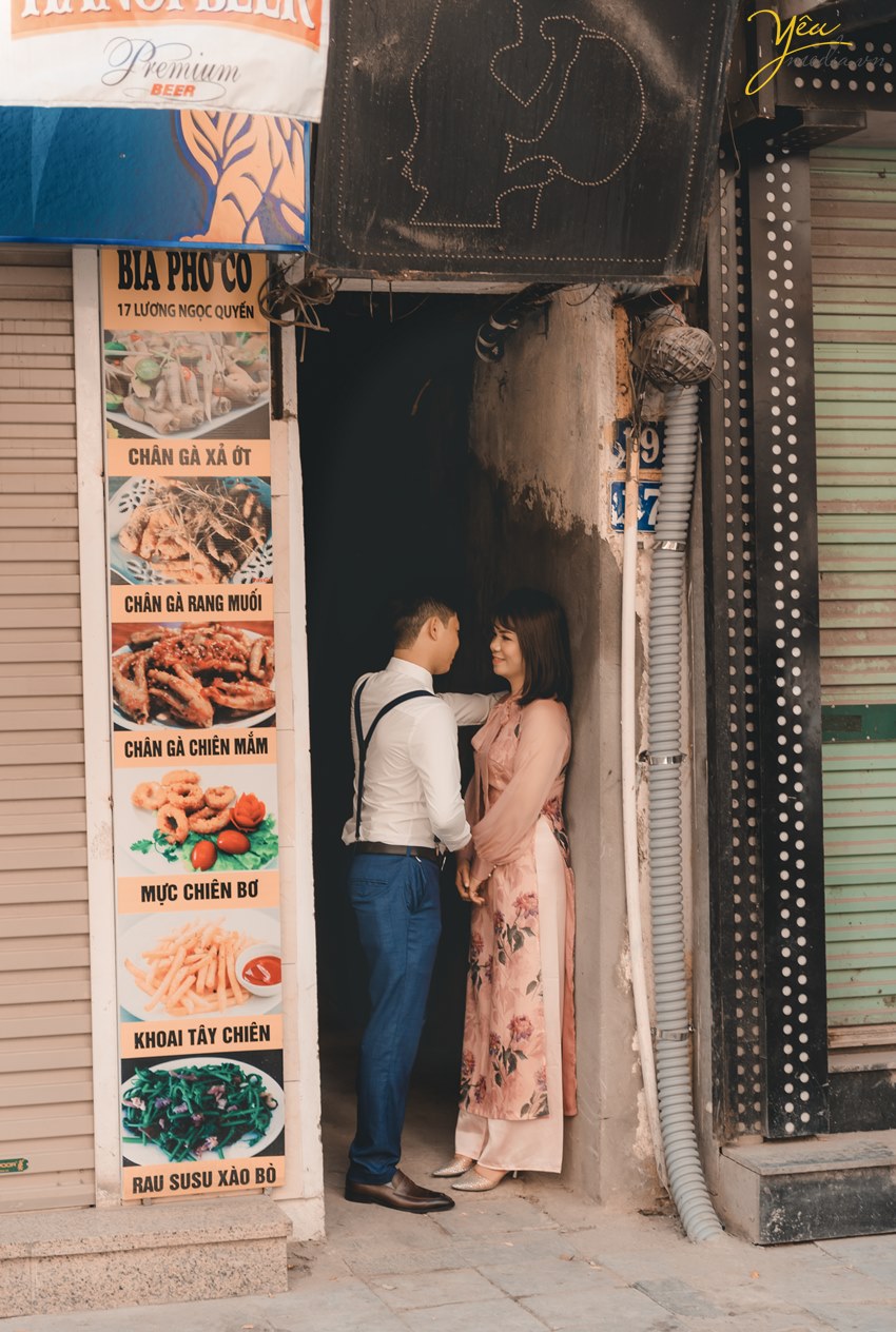Ảnh cưới đẹp chụp ở phố phường Hà Nội và phim trường Santorini Park: đôi Nghĩa - Yến