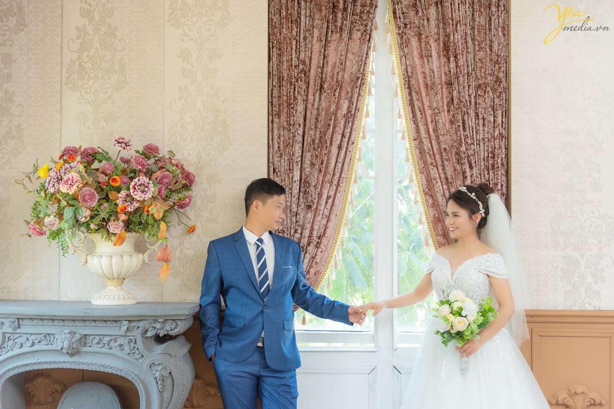 Ảnh cưới đẹp chụp ở phố phường Hà Nội và phim trường Santorini Park: đôi Nghĩa - Yến