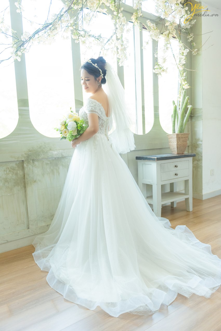 Ảnh cưới đẹp chụp ở phố phường Hà Nội và phim trường Santorini Park: đôi Nghĩa - Yến