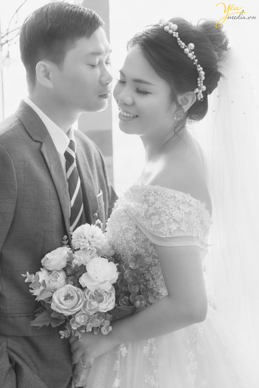 Ảnh cưới đẹp chụp ở phố phường Hà Nội và phim trường Santorini Park: đôi Nghĩa - Yến