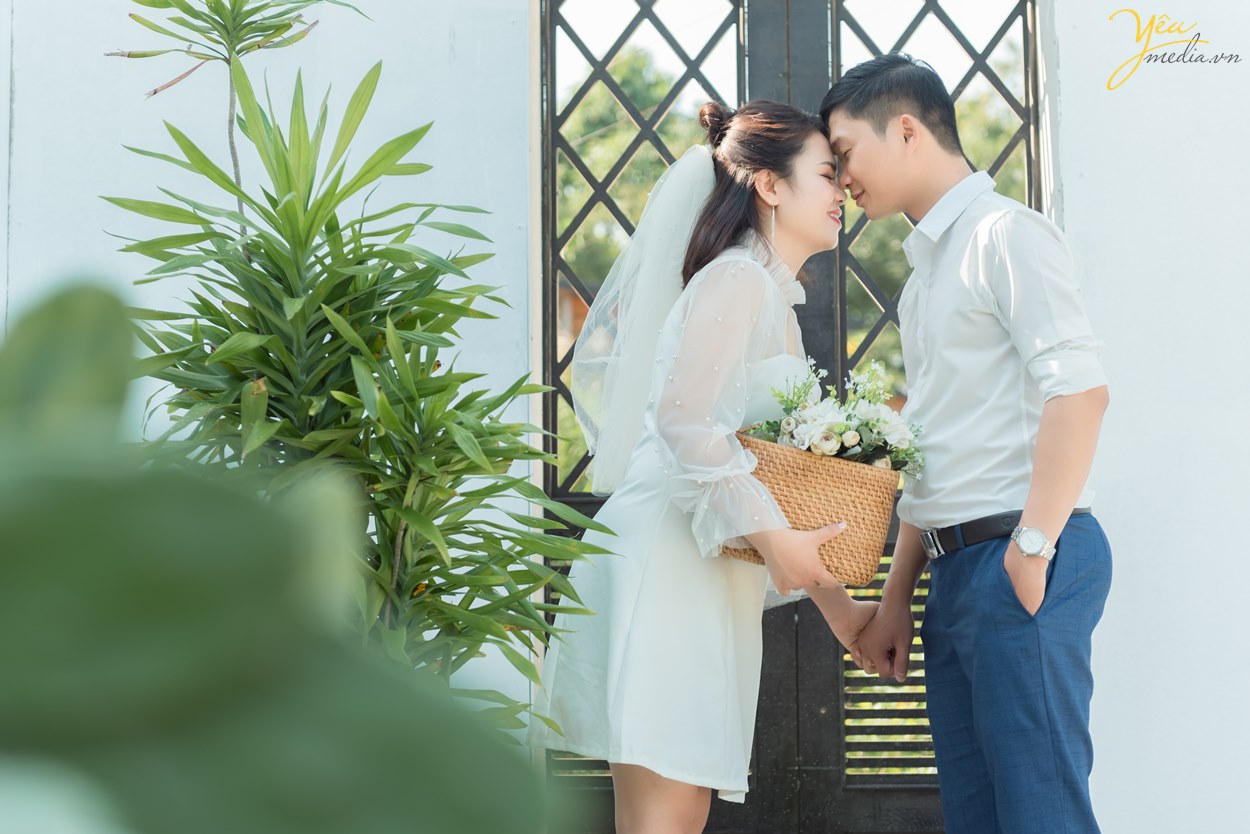 Ảnh cưới đẹp chụp ở phố phường Hà Nội và phim trường Santorini Park: đôi Nghĩa - Yến