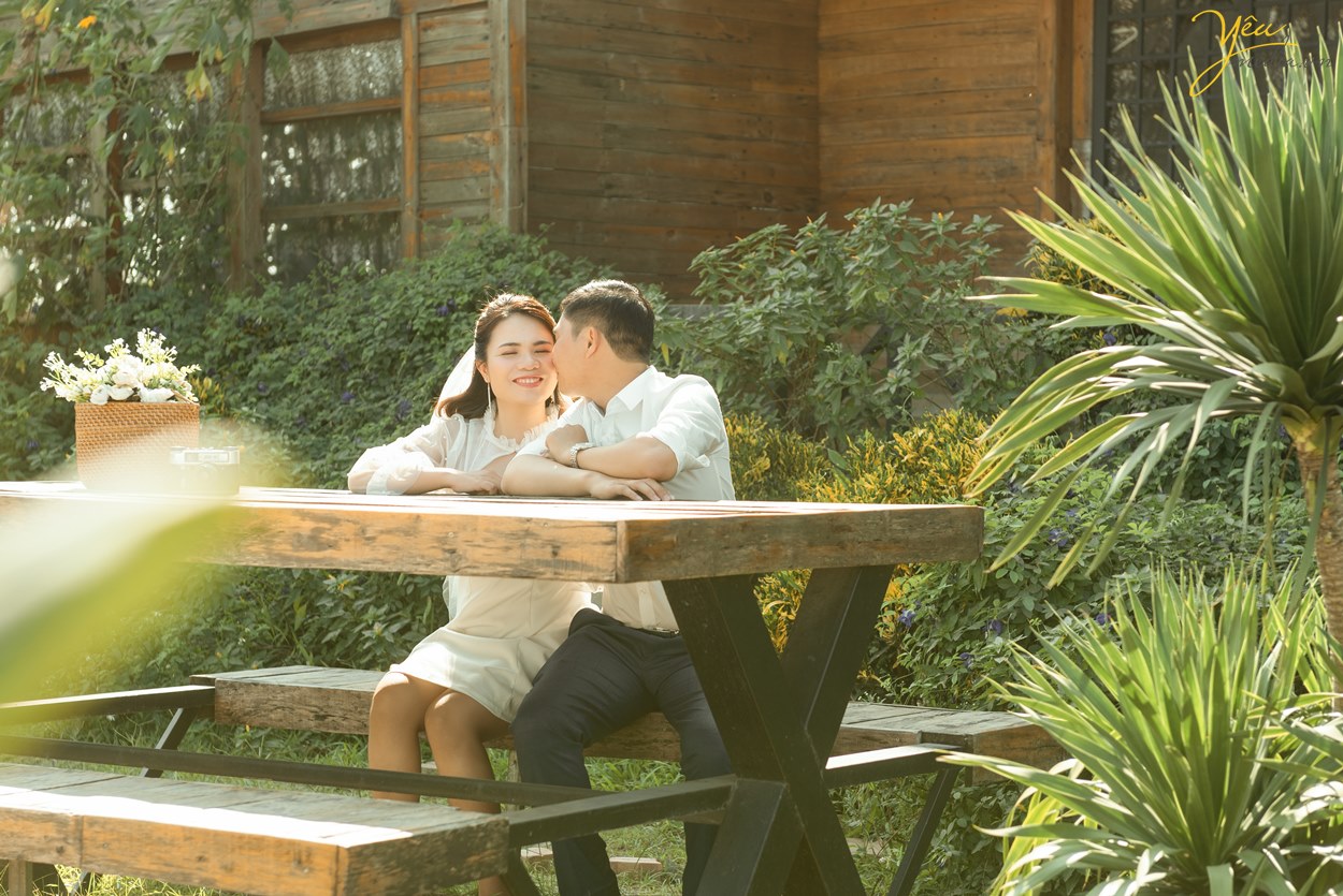 Ảnh cưới đẹp chụp ở phố phường Hà Nội và phim trường Santorini Park: đôi Nghĩa - Yến