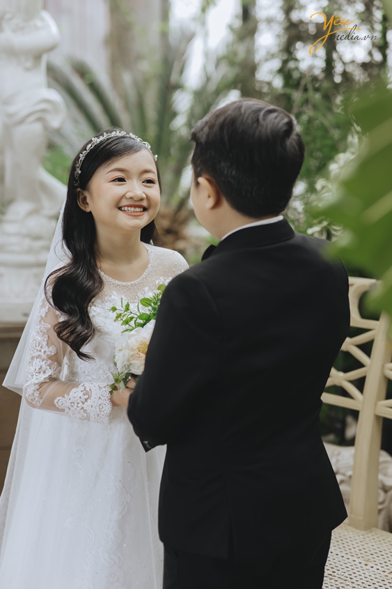 Bộ ảnh siêu dễ thương của cặp đôi người tí hon Việt Thắng - Mai Sương