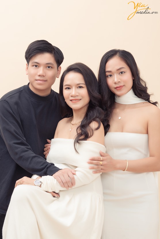 Bộ ảnh gia đình 4 mẹ con phong cách Hàn Quốc