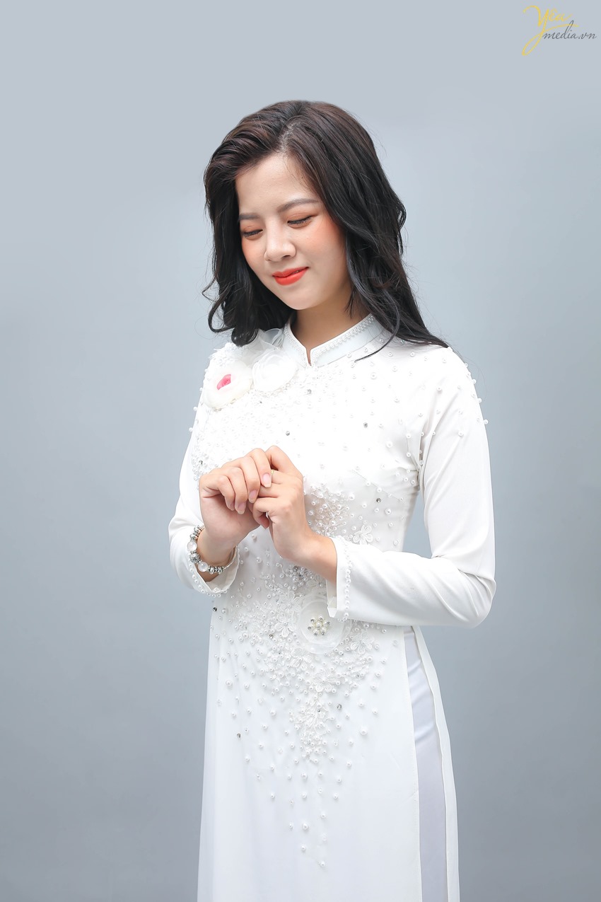 Bạn hoàn toàn có thể mặc chiếc áo này trong nhiều dịp khác nhau như: lễ Tết, hội hè, đại hội, tiệc công ty,... đều phù hợp.