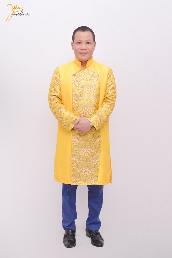 Chụp ảnh áo dài Tết cho nhân viên công ty trong studio