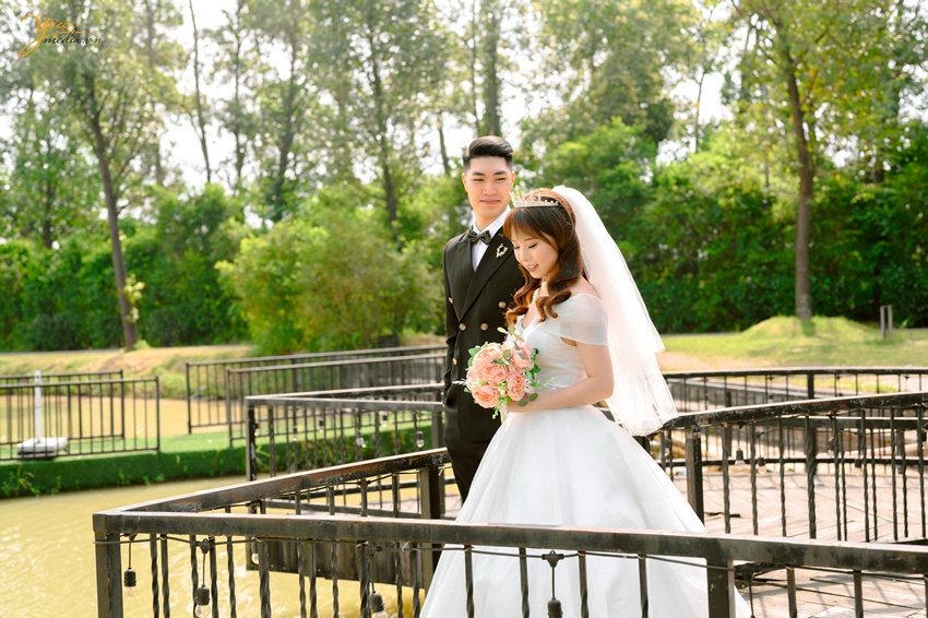 Bộ ảnh cưới chụp ở trong nhà thờ lớn Hà Nội của cặp đôi Thanh Hải - Ngọc Ánh