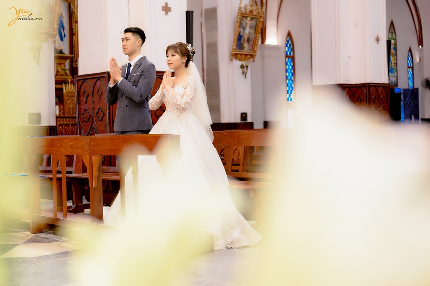 Bộ ảnh cưới chụp ở trong nhà thờ lớn Hà Nội của cặp đôi Thanh Hải - Ngọc Ánh