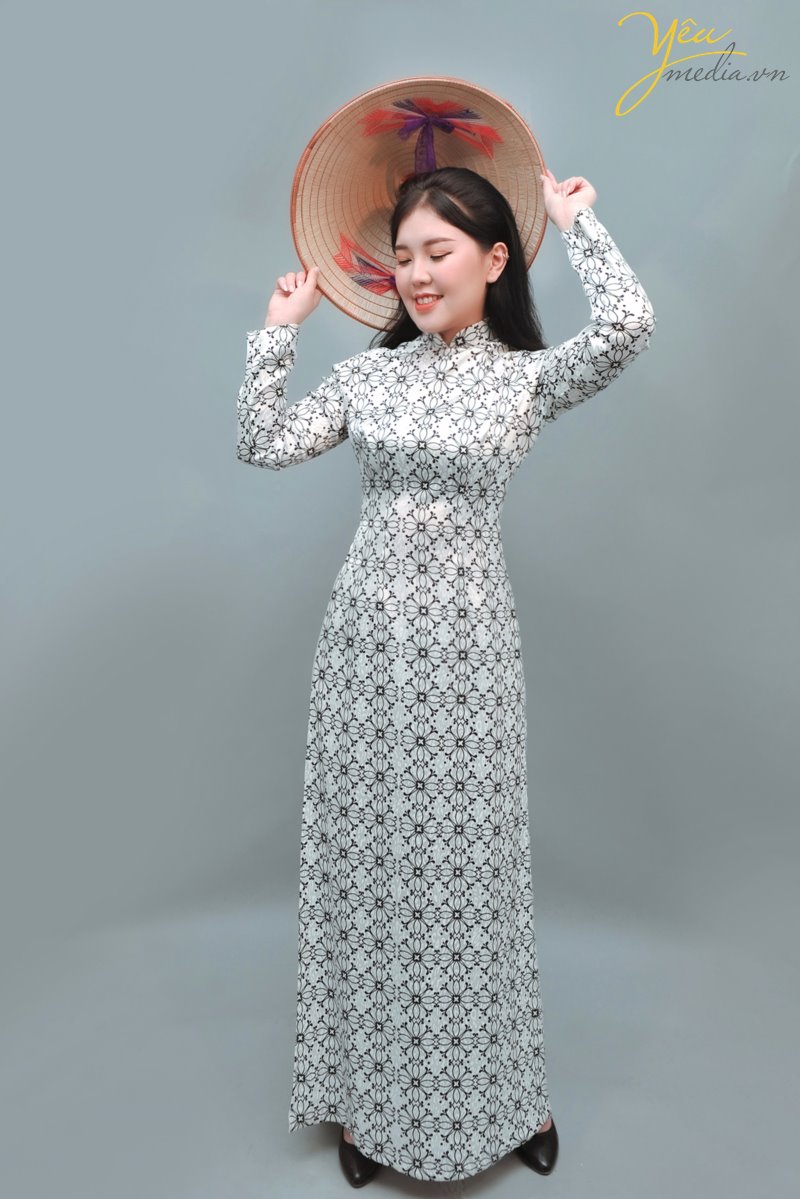 take photography studio in hanoi viet nam with traditional dress